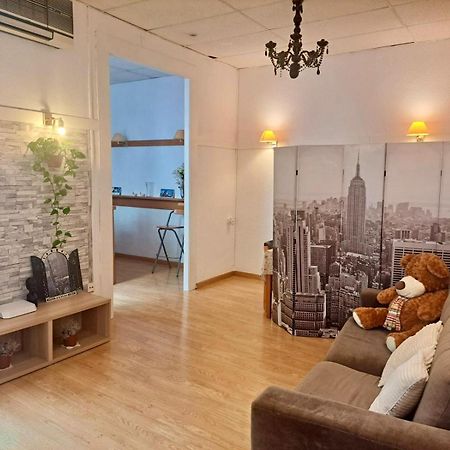 ברצלונה Habitacion Para Grupos Hasta 8 En Plena Rambla De Cataluna מראה חיצוני תמונה