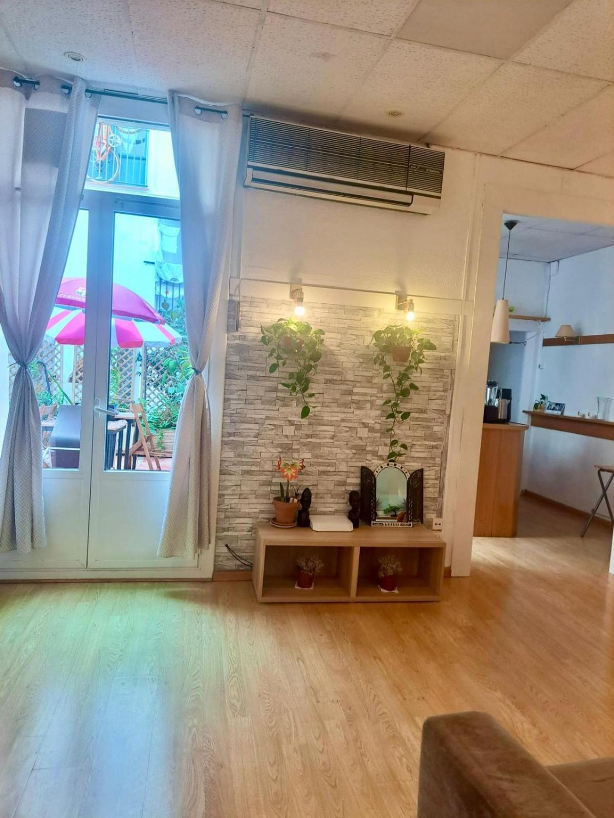 ברצלונה Habitacion Para Grupos Hasta 8 En Plena Rambla De Cataluna מראה חיצוני תמונה