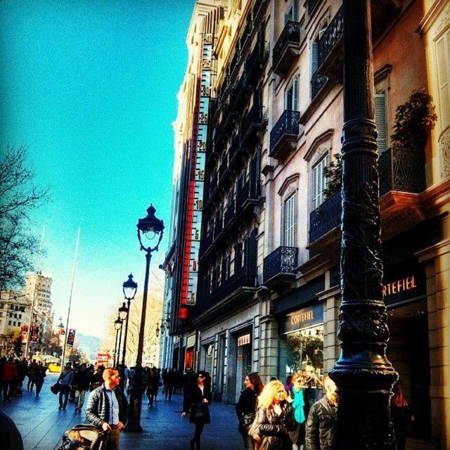 ברצלונה Habitacion Para Grupos Hasta 8 En Plena Rambla De Cataluna מראה חיצוני תמונה