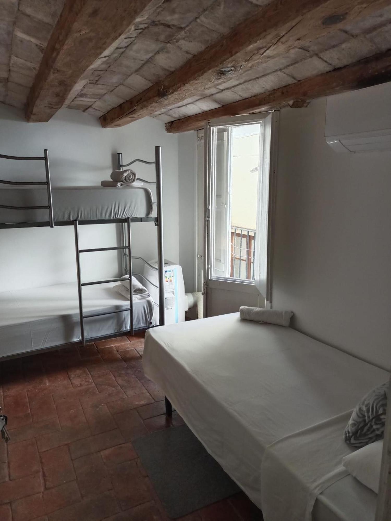 ברצלונה Habitacion Para Grupos Hasta 8 En Plena Rambla De Cataluna מראה חיצוני תמונה