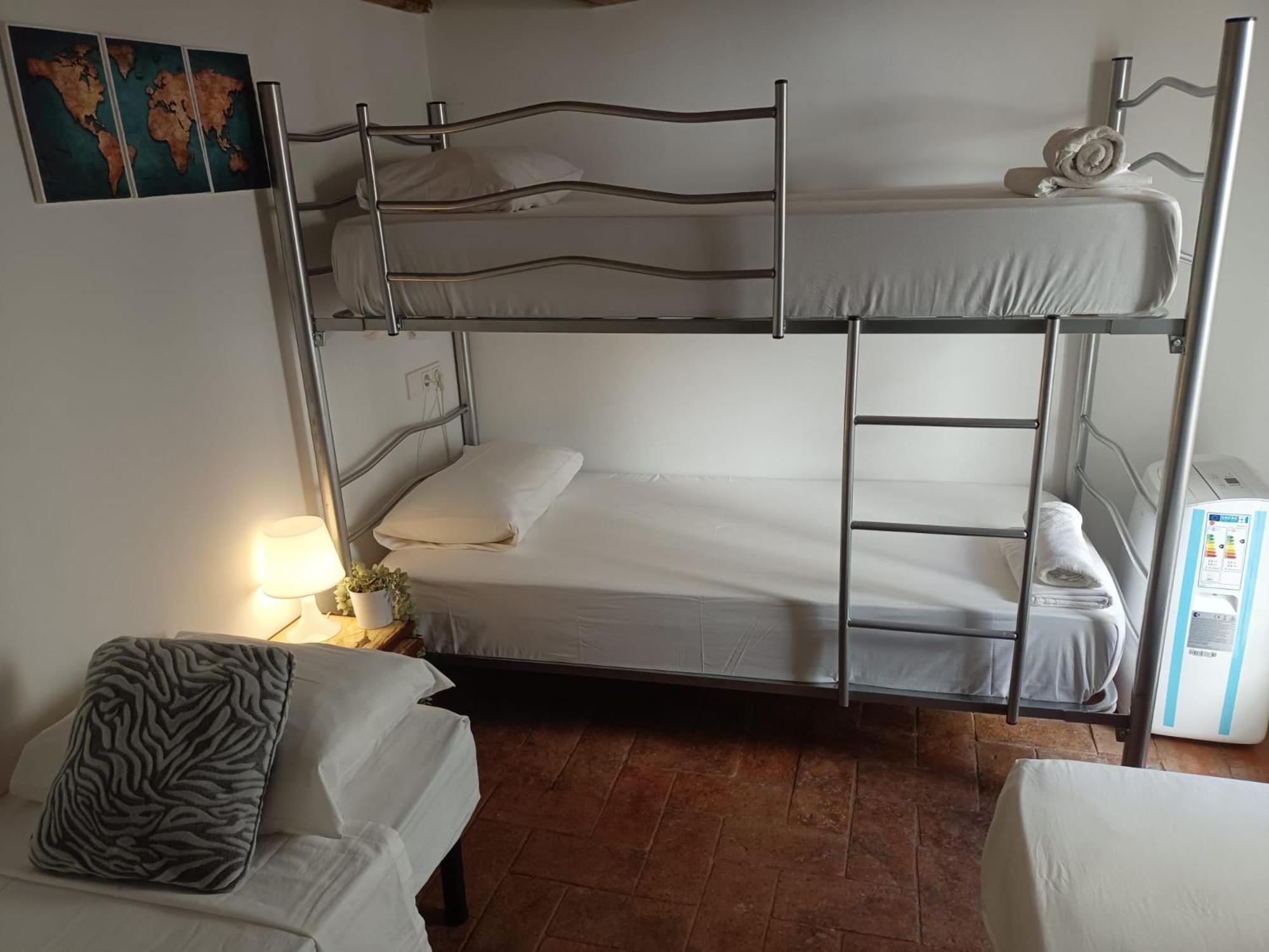 ברצלונה Habitacion Para Grupos Hasta 8 En Plena Rambla De Cataluna מראה חיצוני תמונה