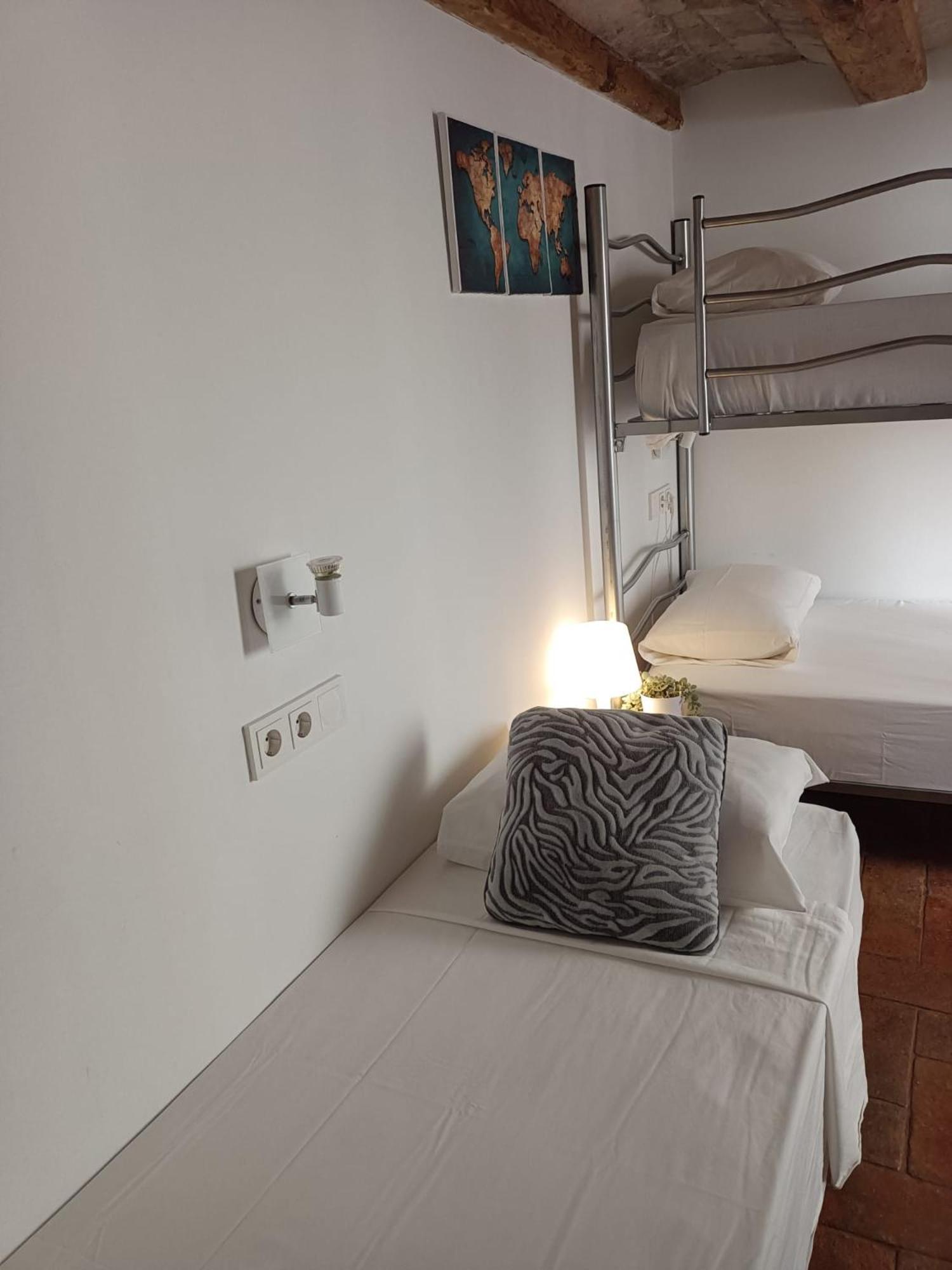 ברצלונה Habitacion Para Grupos Hasta 8 En Plena Rambla De Cataluna מראה חיצוני תמונה