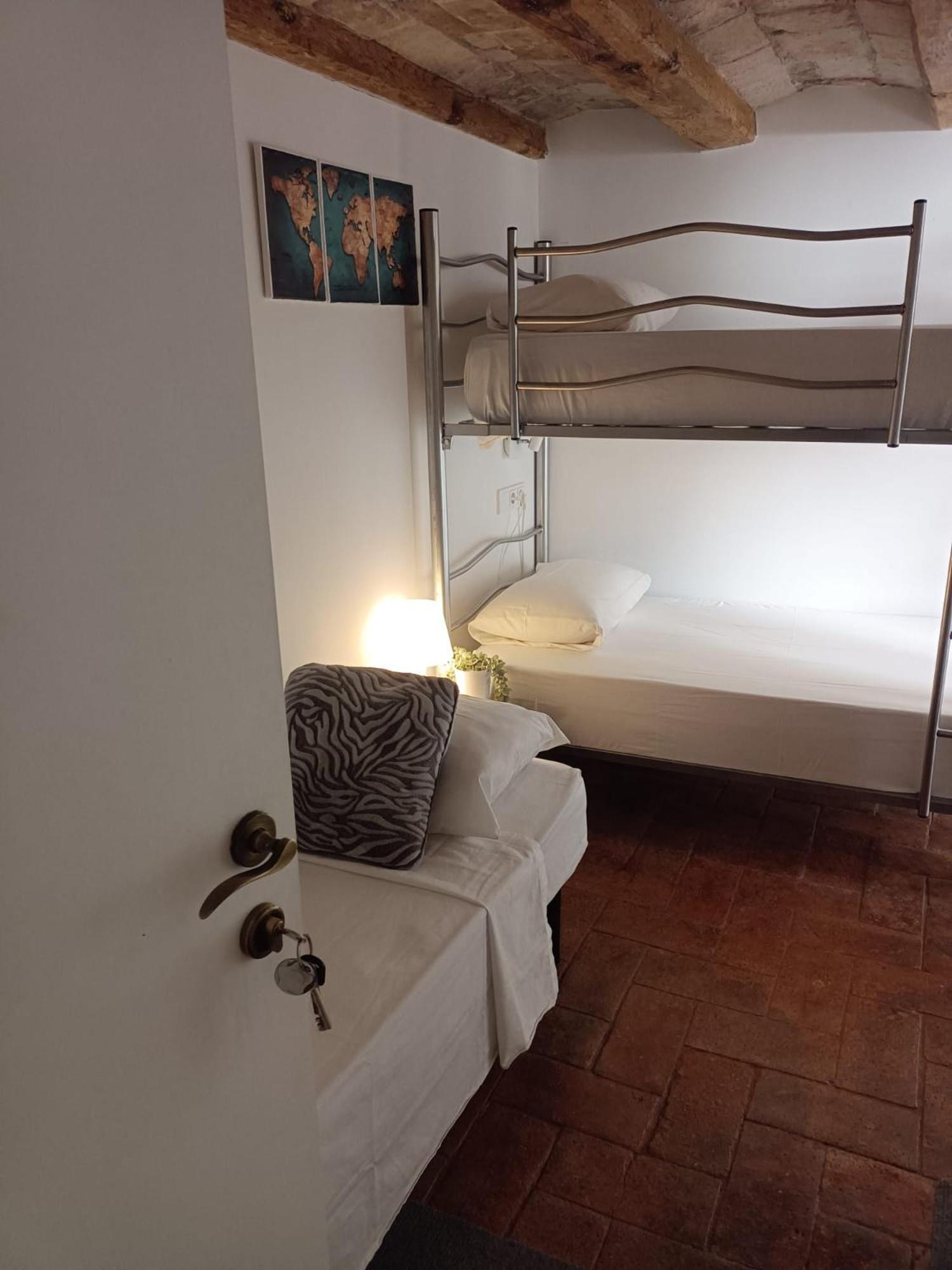 ברצלונה Habitacion Para Grupos Hasta 8 En Plena Rambla De Cataluna מראה חיצוני תמונה