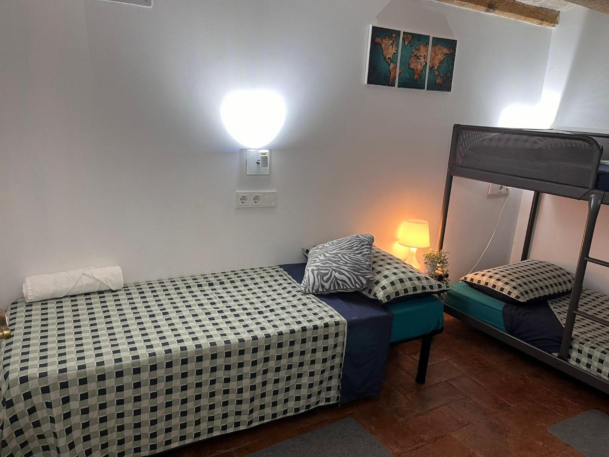ברצלונה Habitacion Para Grupos Hasta 8 En Plena Rambla De Cataluna מראה חיצוני תמונה