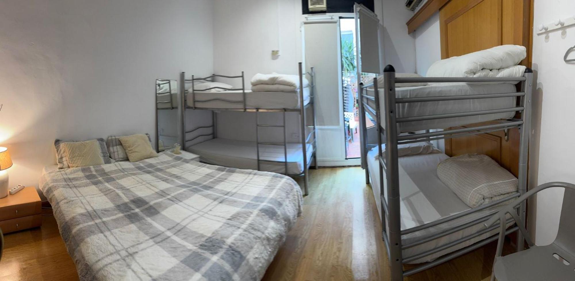 ברצלונה Habitacion Para Grupos Hasta 8 En Plena Rambla De Cataluna מראה חיצוני תמונה