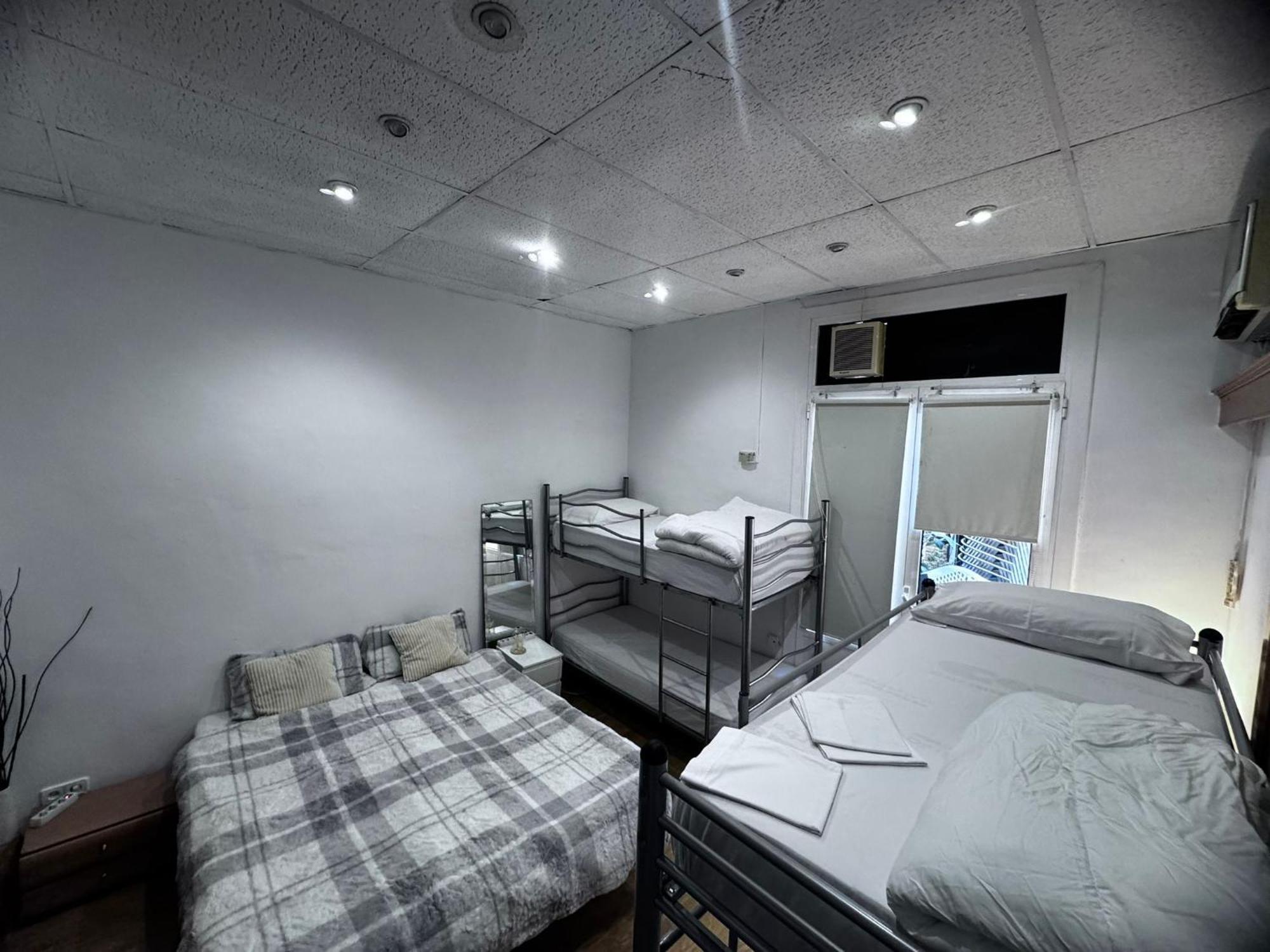 ברצלונה Habitacion Para Grupos Hasta 8 En Plena Rambla De Cataluna מראה חיצוני תמונה