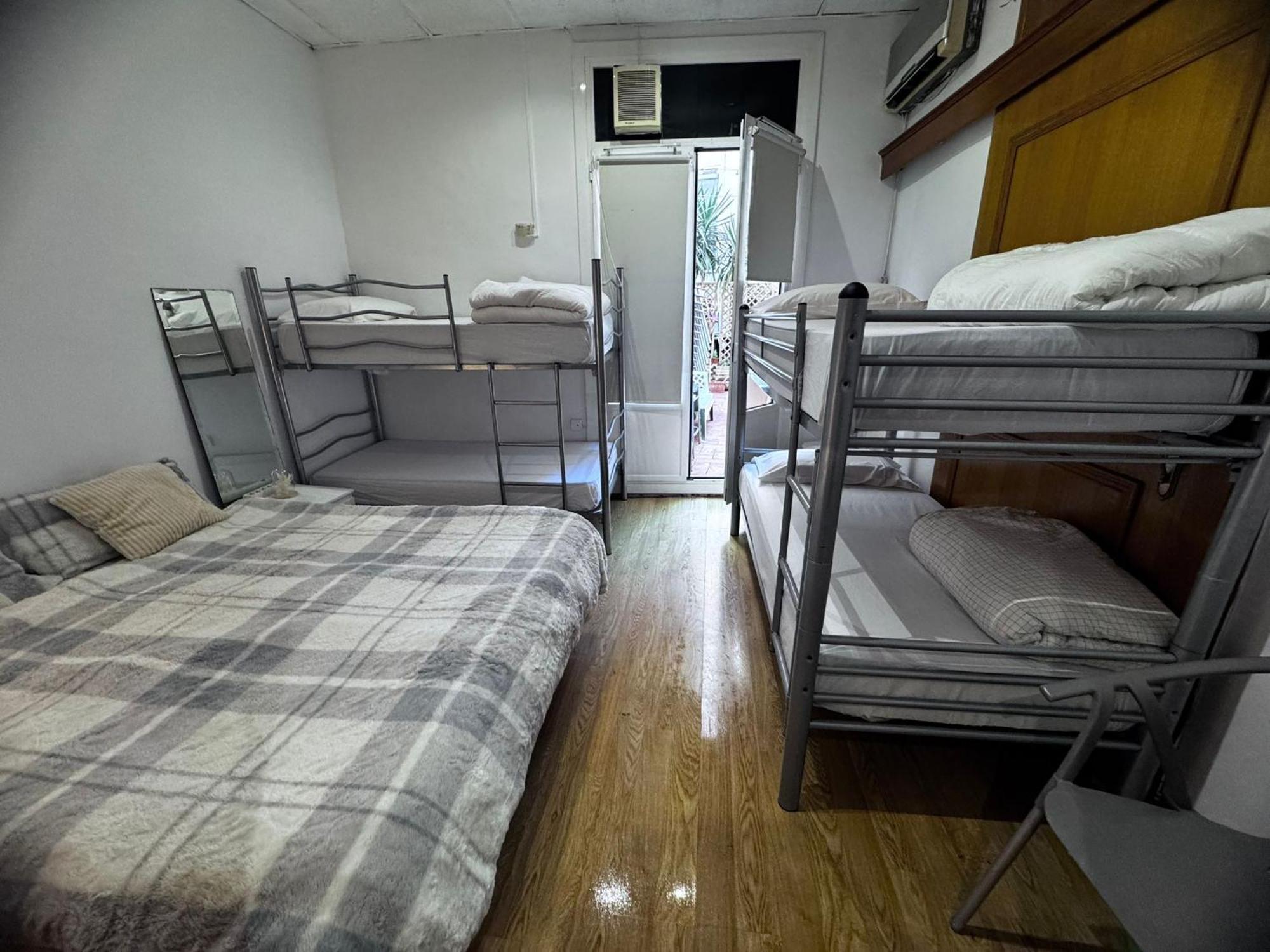 ברצלונה Habitacion Para Grupos Hasta 8 En Plena Rambla De Cataluna מראה חיצוני תמונה
